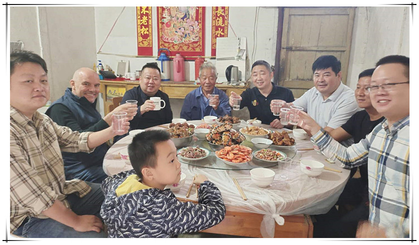 暖心！集團(tuán)董事長(zhǎng)與外籍專(zhuān)家同慶雙節(jié)